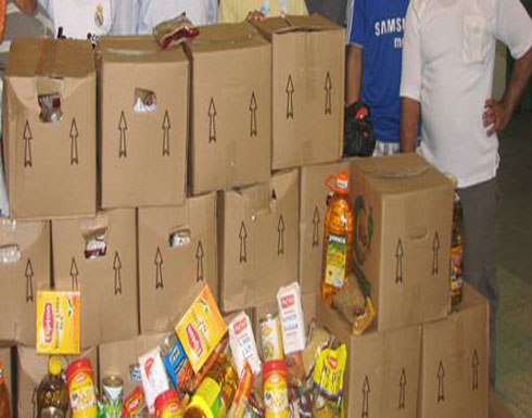 حملة البر والإحسان توزع مساعدات عينية في مخيم حطين