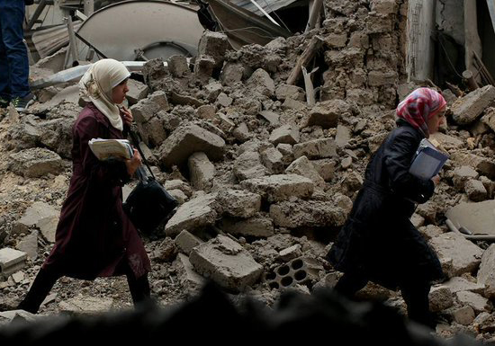 مجزرة جديدة .. عشرات القتلى والجرحى في قصف لطائرات النظام لسوق شعبي في دوما مجزرة جديدة .. عشرات القتلى والجرحى في قصف لطائرات النظام لسوق شعبي في دوما
