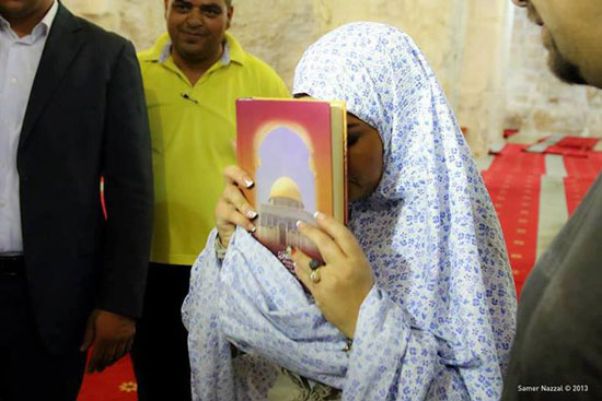 هجوم على أصالة نصري بعد زيارة الأقصى ( صور )