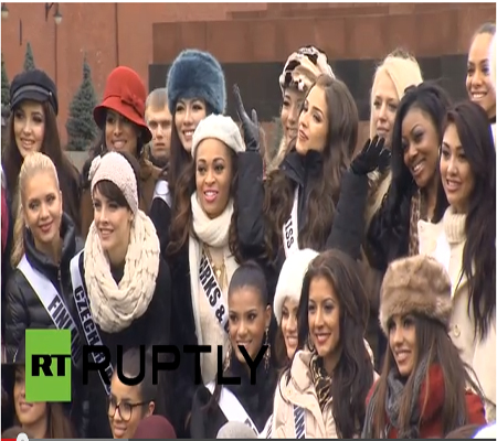 أجمل 86 فتاة في الكون دفعة واحدة في الساحة الحمراء بموسكو