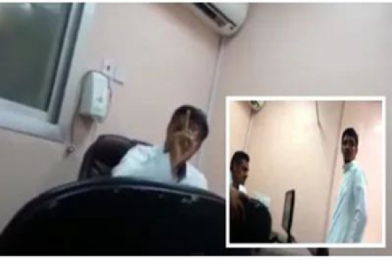 فيديو: طبيب في مستشفى يطرد مراجعًا بكلمة انقلع فيديو: طبيب في مستشفى يطرد مراجعًا بكلمة انقلع