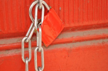 "الغذاء والدواء" تغلق 299 مؤسسة غذائية في النصف الاول من رمضان