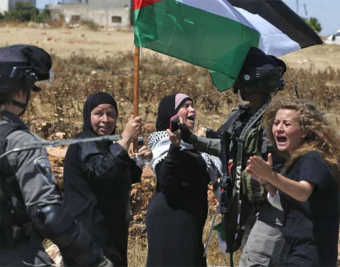 والد الطفلة “عهد التميمي” يتهم محكمة الإحتلال بزيادة معاناتها والد الطفلة “عهد التميمي” يتهم محكمة الإحتلال بزيادة معاناتها