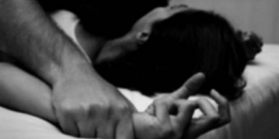 رجل يتفق مع صديقه للإعتداء على زوجته والسبب صادم! رجل يتفق مع صديقه للإعتداء على زوجته والسبب صادم!