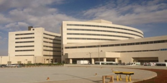 وفد امريكي يزور مستشفى الزرقاء الحكومي