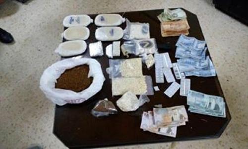 اعتقال مطلوب خطير في الصفاوي وتاجر مخدرات في إربد اعتقال مطلوب خطير في الصفاوي وتاجر مخدرات في إربد