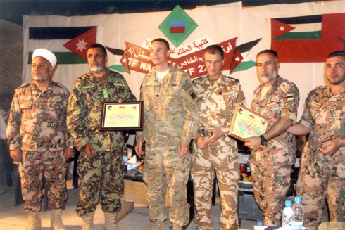 القائد الاداري بقاعدة باغرام يزور قيادة قوة الواجب الخاص الاردنية القائد الاداري بقاعدة باغرام يزور قيادة قوة الواجب الخاص الاردنية