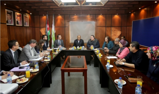 الأمانة والوكالة الفرنسية للتنمية يبحثان تعزيز التعاون لإنجاز مشروع الباص سريع التردد