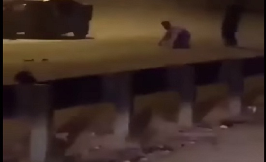 بالفيديو.. اصطدام مروع لسيارة شاب متهور بعمود كهربائي بالفيديو.. اصطدام مروع لسيارة شاب متهور بعمود كهربائي