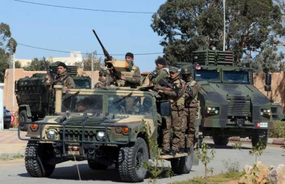 تبادل إطلاق نار بين الجيش التونسي وعناصر إرهابية غرب البلاد تبادل إطلاق نار بين الجيش التونسي وعناصر إرهابية غرب البلاد