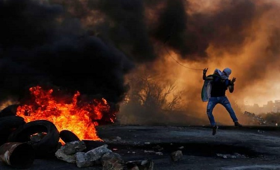 إصابة واعتقال عشرات الفلسطينيين بمواجهات في الضفة
