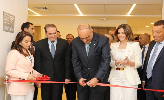 رئيس الوزراء يفتتح مشروع توسعة مركز الأورام في البشير رئيس الوزراء يفتتح مشروع توسعة مركز الأورام في البشير