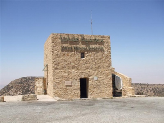 اختتام دورة في تسلق الجبال وسياحة المغامرة في ضانا اختتام دورة في تسلق الجبال وسياحة المغامرة في ضانا