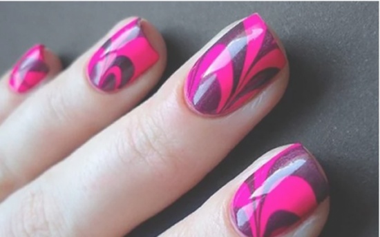 إيران تفرض غرامة على طلي النساء لأظافرهن ووضع النظارة الشمسية لأنها مثيرة جنسياً!