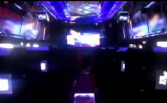 فيديو : سائق يزود حافلته بـ40 شاشة