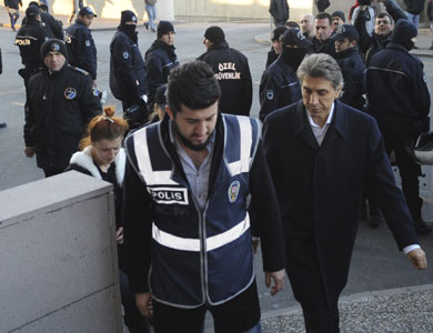 تركيا تعتقل 16 شخصا بينهم ابنا وزيرين في اطار تحقيقات فساد