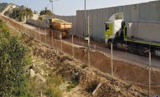 اسرائيل تستأنف بناء الجدار الفاصل مع لبنان بعد توقف يومين اسرائيل تستأنف بناء الجدار الفاصل مع لبنان بعد توقف يومين