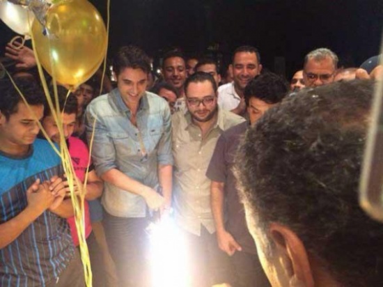 مفاجأة احمد عز بمناسبة عيد ميلاده.. بالصور مفاجأة احمد عز بمناسبة عيد ميلاده.. بالصور