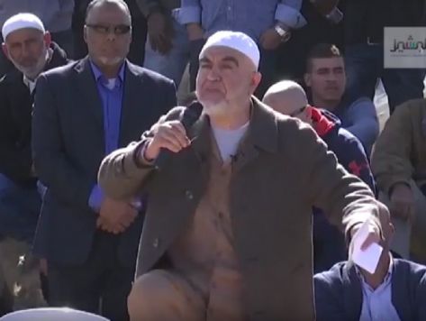 الشيخ رائد صلاح للمحتلين: أحلامكم تحت كندرتي وطقوا وموتوا (شاهد) الشيخ رائد صلاح للمحتلين: أحلامكم تحت كندرتي وطقوا وموتوا (شاهد)