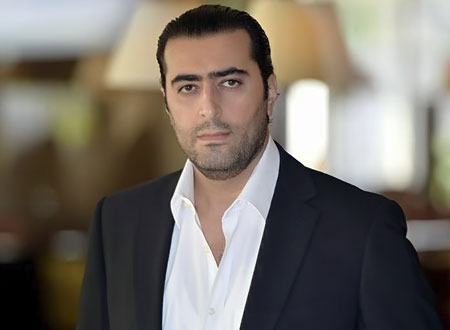 باسم ياخور يتغزل في زوجته بصورة جديدة