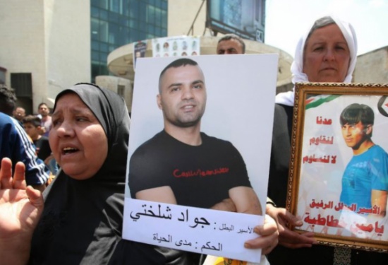 إضراب الأسرى الفلسطينيين يدخل مرحلة الخطر