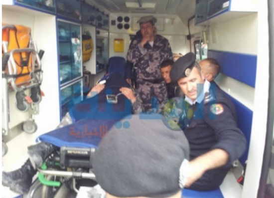 باص في الزرقاء ينحرف عن طريقه ويقتل شخصاً باص في الزرقاء ينحرف عن طريقه ويقتل شخصاً
