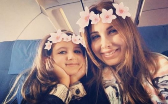 هكذا فاجأت إبنة النجمة نانسي عجرم والدتها أثناء تسجيلها.. شاهدوا براءتها وخفة ظلها! هكذا فاجأت إبنة النجمة نانسي عجرم والدتها أثناء تسجيلها.. شاهدوا براءتها وخفة ظلها!