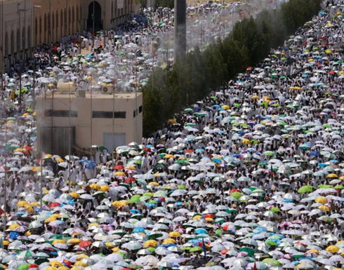 الحجاج يقفون بعرفات.. والسديس يدعو للتضامن والحوار الحجاج يقفون بعرفات.. والسديس يدعو للتضامن والحوار