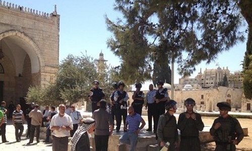 اعتقال فلسطينيين واقتحام للمسجد الأقصى