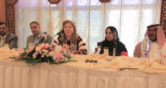 الاحتفال بتوزيع المنح الصغيرة للجمعيات المستفيدة في البادية الاحتفال بتوزيع المنح الصغيرة للجمعيات المستفيدة في البادية