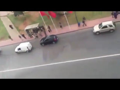 بالفيديو.. مفحّط يصدم شاباً كان يقوم بتصويره