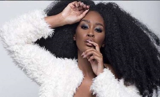 إقصاء 15 عارضة أزياء من مسابقة بسبب لون بشرتهن