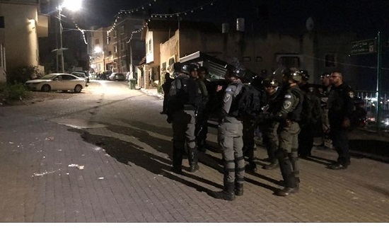 الاحتلال يشن حملة اعتقالات بالداخل المحتل.. وإجراءات مشددة الاحتلال يشن حملة اعتقالات بالداخل المحتل.. وإجراءات مشددة
