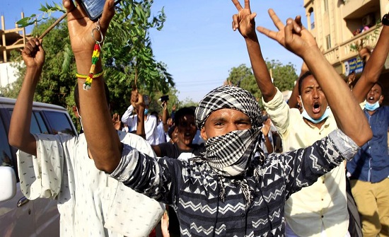 السودان.. أكبر حزب معارض يضغط على البشير للتنحي السودان.. أكبر حزب معارض يضغط على البشير للتنحي