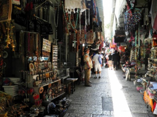 هآرتس : إبعاد مقدسي بزعم بيعه سكين للشهيد للأردني عمرو