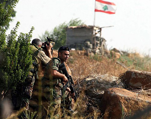 إسرائيل تبني " جرفا ضخما " على الحدود مع لبنان