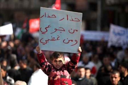 سلسلة بشرية في شارع الفداء السبت رفضا لرفع الاسعار