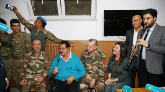 شاهد.. أردوغان يغني مع تاتليسيس و “مراد علمدار” أغنية عسكرية شاهد.. أردوغان يغني مع تاتليسيس و “مراد علمدار” أغنية عسكرية