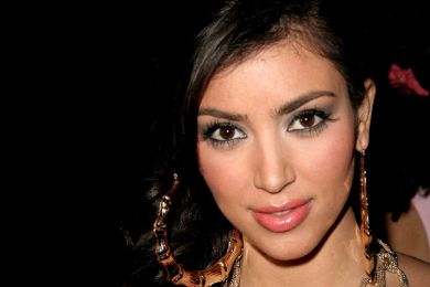 كيم كارديشيان تثقف نفسها سياسيا بقضايا الشرق الأوسط! كيم كارديشيان تثقف نفسها سياسيا بقضايا الشرق الأوسط!