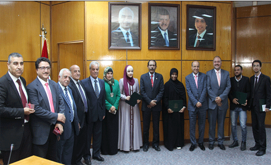 اليرموك تنظم احتفالية للطلبة الفائزين بمسابقة شاعر الجامعة اليرموك تنظم احتفالية للطلبة الفائزين بمسابقة شاعر الجامعة