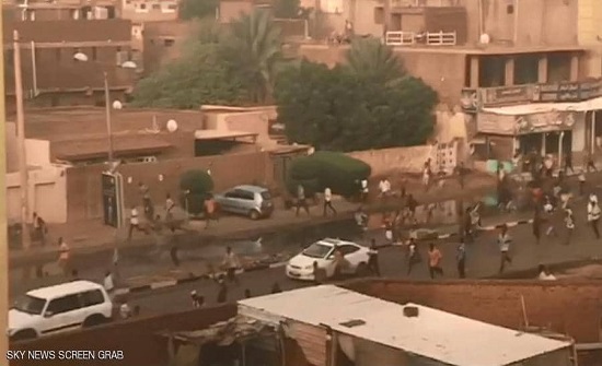 السودان.. دعوة للعصيان المدني والآلاف يقطعون الشوارع السودان.. دعوة للعصيان المدني والآلاف يقطعون الشوارع