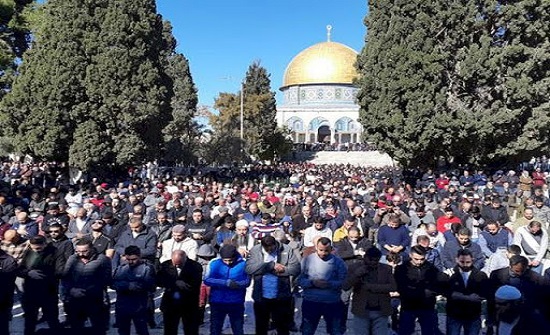 30 ألف مصل أدوا صلاة الجمعة بالمسجد الاقصى المبارك 30 ألف مصل أدوا صلاة الجمعة بالمسجد الاقصى المبارك