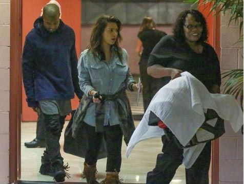 Kim Kardashian تخرج لأوّل مرّة مع ابنتها