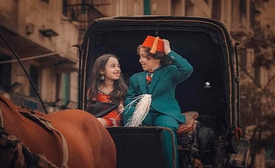 لأن حب زمان أحلى.. طفلان يحتفلان بعيد الحب لأن حب زمان أحلى.. طفلان يحتفلان بعيد الحب