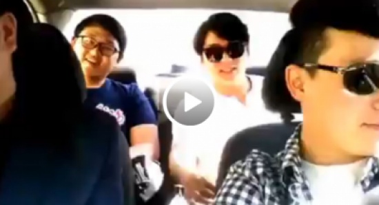 كوريون يغنون “أنت معلم”  !!