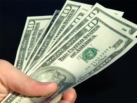 أردني وعربيان يقلدان الدولارات لبيعها أردني وعربيان يقلدان الدولارات لبيعها