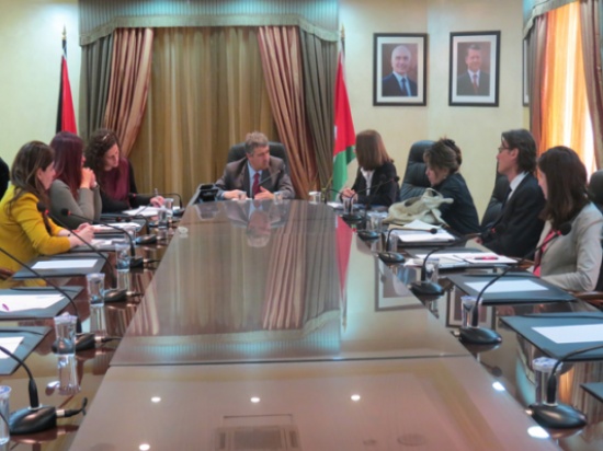 القطامين يلتقي وفد البنك الدولي