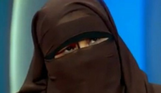 فيديو: مصرية تعلن خيانتها لزوجها على الهواء.. شاهد رد فعل الزوج! فيديو: مصرية تعلن خيانتها لزوجها على الهواء.. شاهد رد فعل الزوج!