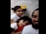 بالفيديو: سعودي يتباهى بإنجاب 5 بنات من 5 زوجات بالفيديو: سعودي يتباهى بإنجاب 5 بنات من 5 زوجات