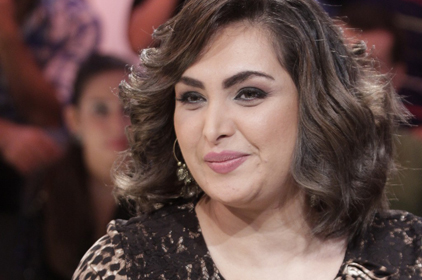 قمر خلف درست الصحافة وإمتهنت التمثيل قمر خلف درست الصحافة وإمتهنت التمثيل